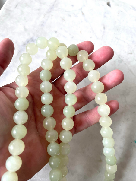 30" Vintage 1970s Celadon Jade Beaded Necklace