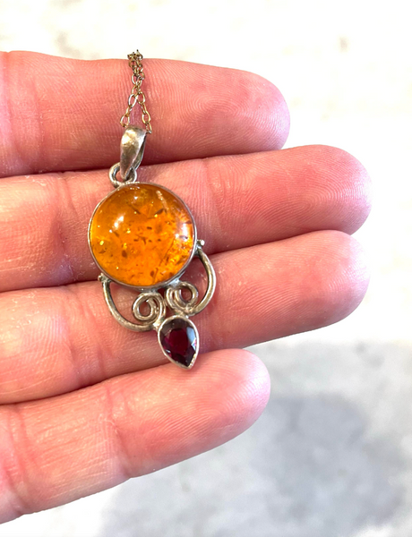 22" Vintage 1980s Sterling Silver & Amber Pendant Necklace